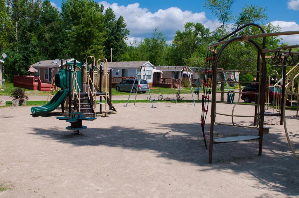 Woodland Estate Resort Campbellford 外观 照片