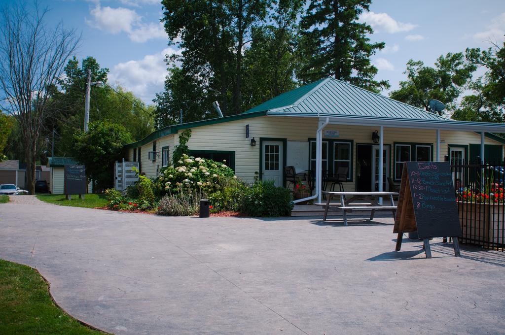 Woodland Estate Resort Campbellford 外观 照片